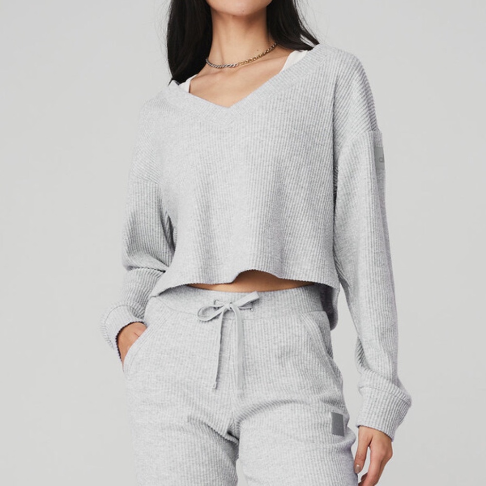 Alo Muse V Neck Sweater in Grey